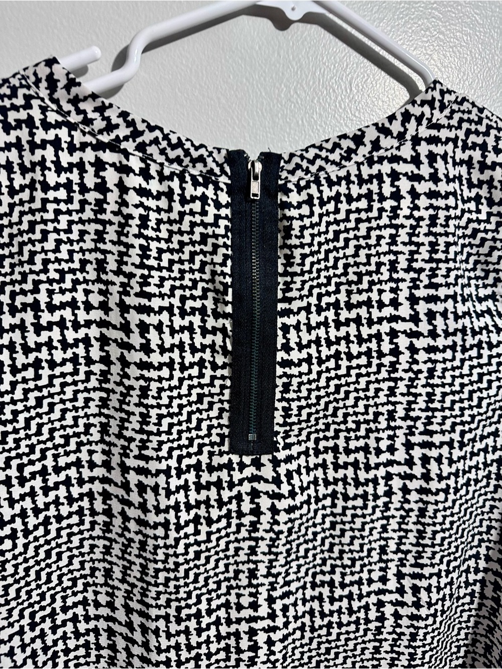 Forever 21 Black White Geometric Short Sleeve Top Size M (670) - Picture 2 of 6